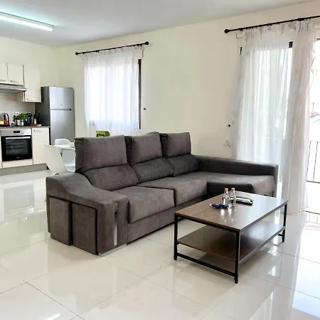Paros 1 Bedroom Kyklades Apartment Paralimni